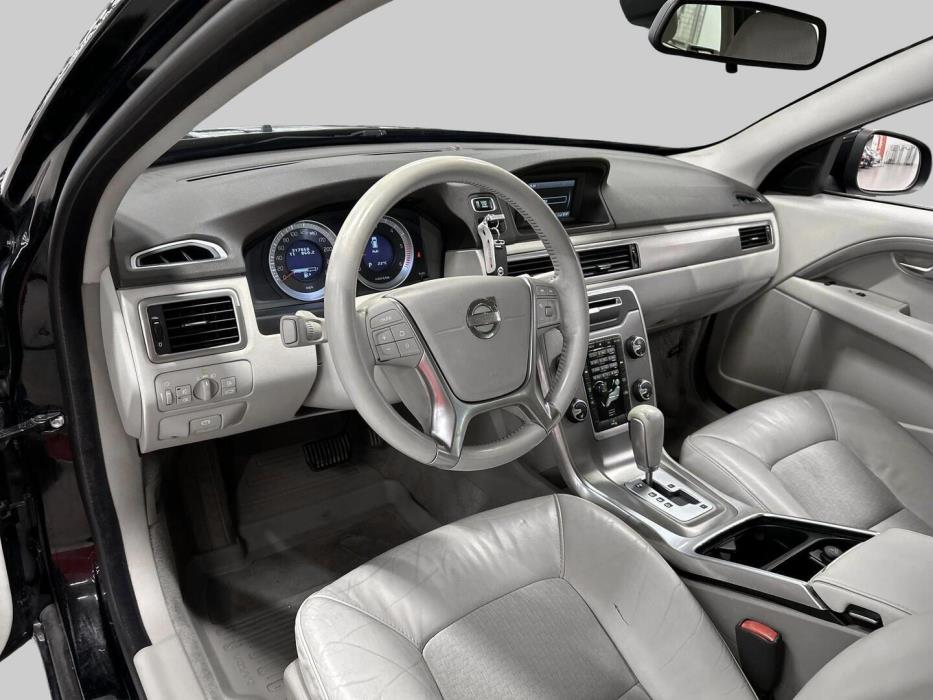 VOLVO V70 2012