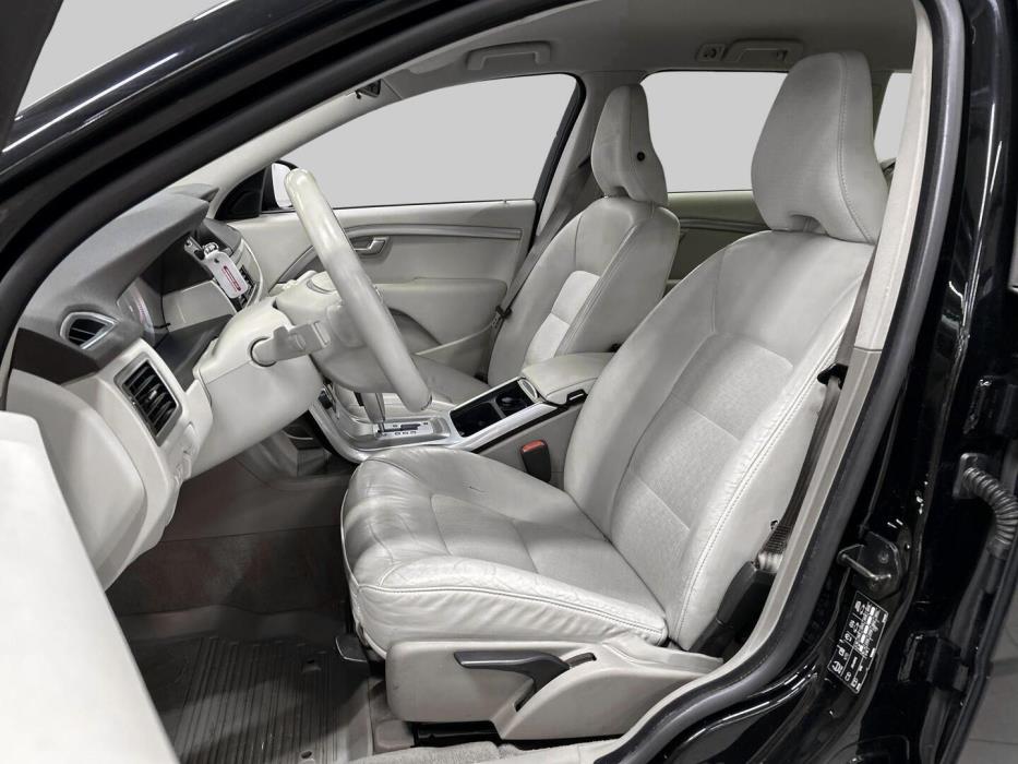VOLVO V70 2012