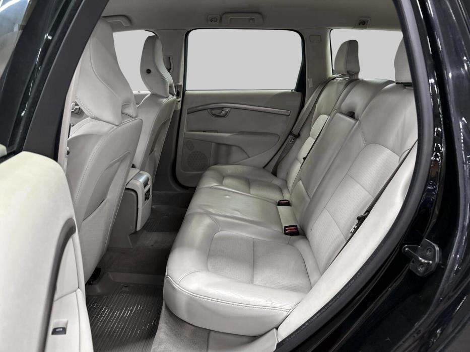 VOLVO V70 2012