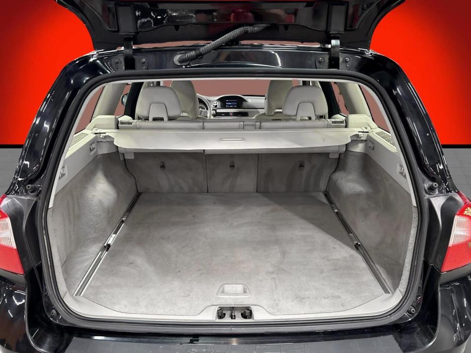 VOLVO V70 2012