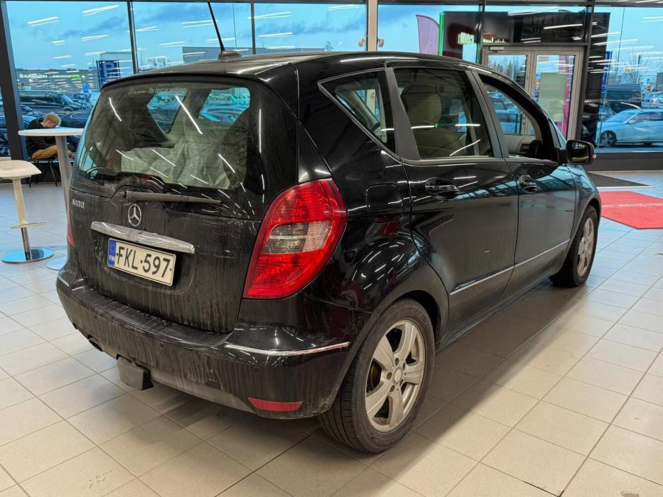 MERCEDES-BENZ A 2011
