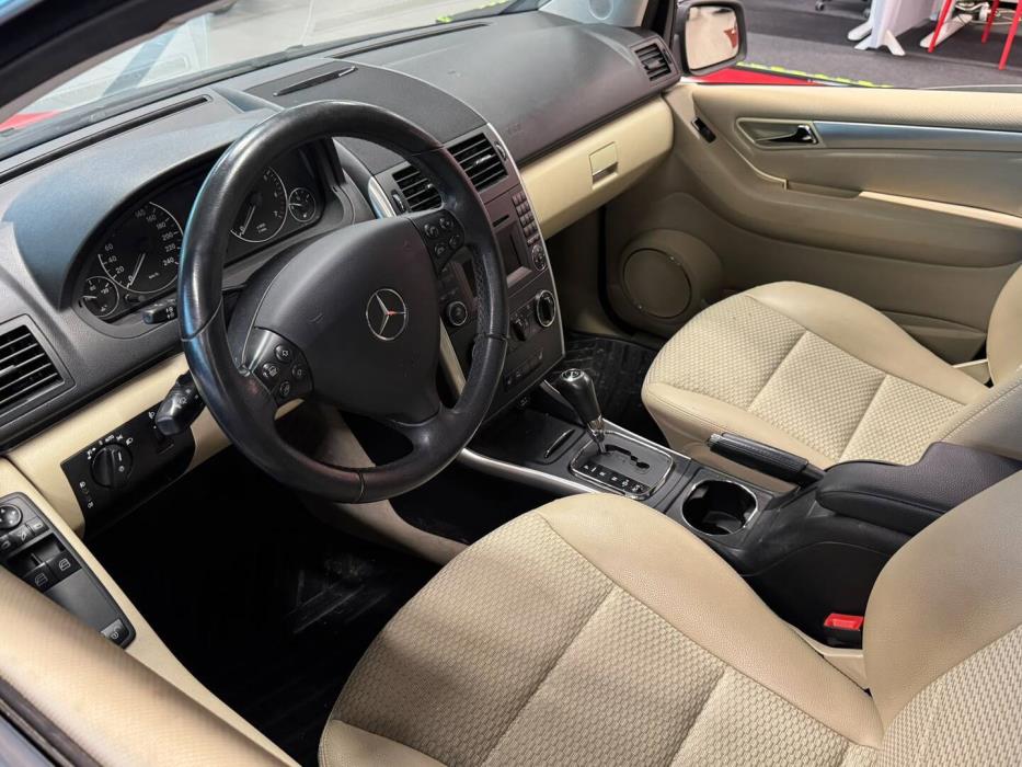 MERCEDES-BENZ A 2011