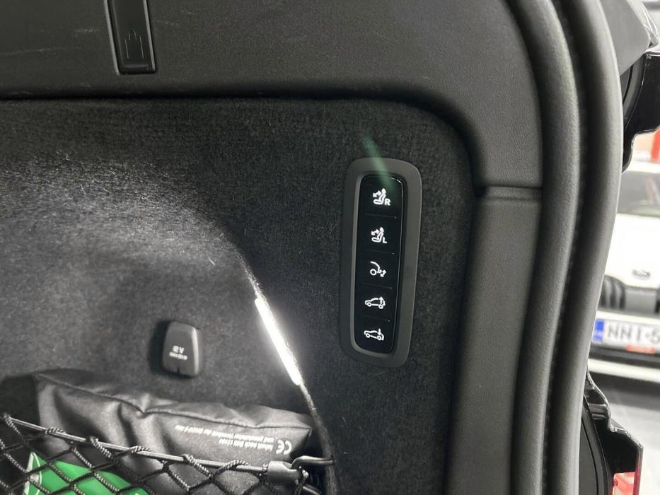 VOLVO EX90 2025