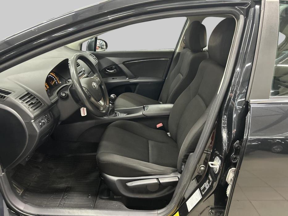 TOYOTA Avensis 2011