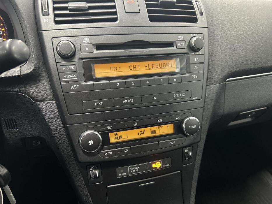 TOYOTA Avensis 2011