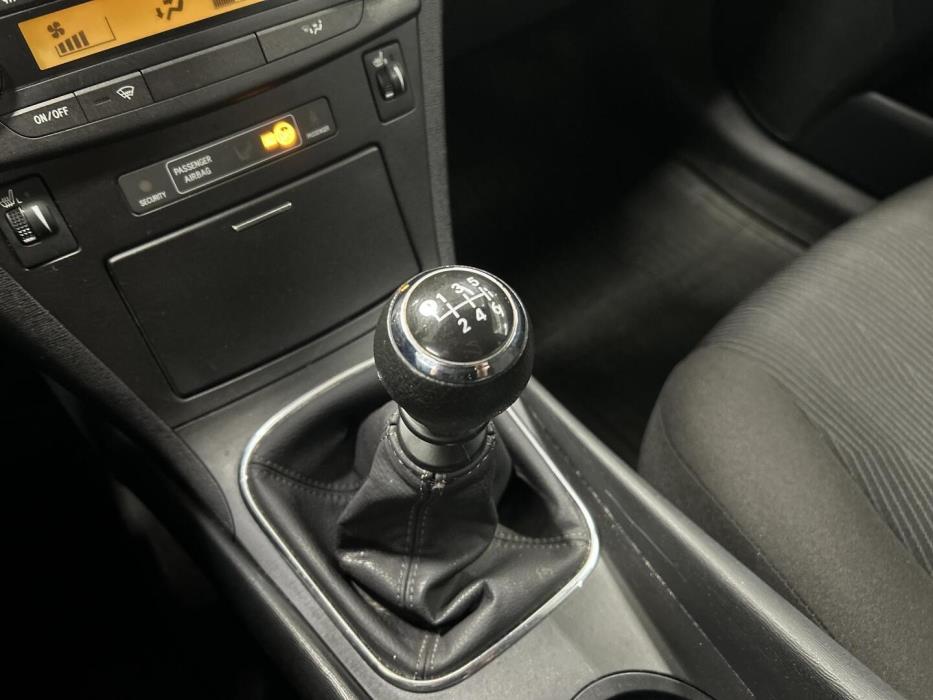 TOYOTA Avensis 2011