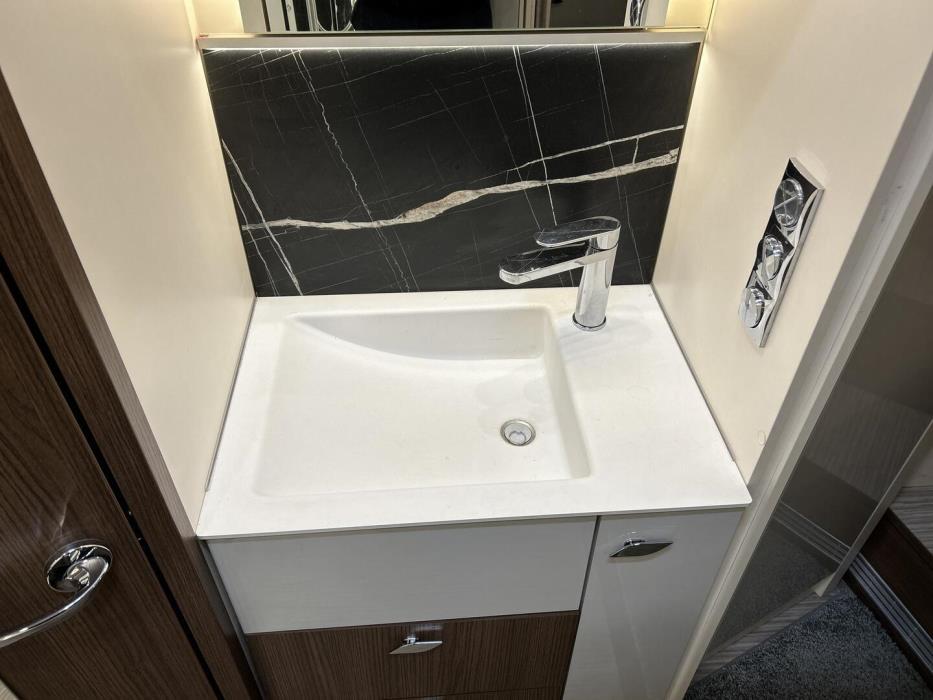 BÜRSTNER Elegance i920 G 2022