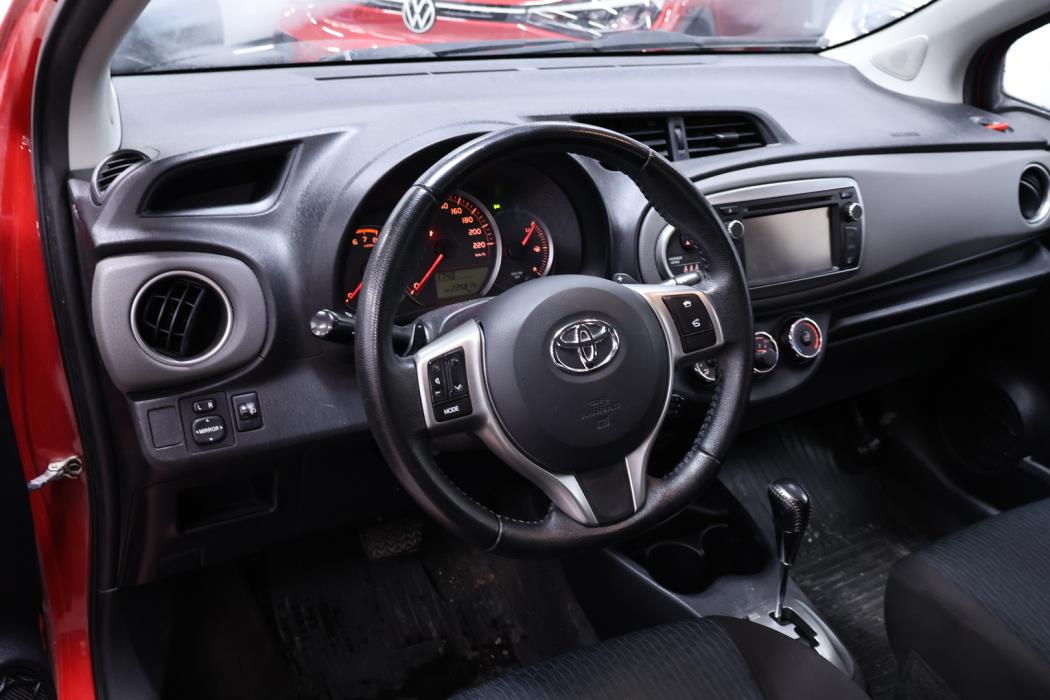 TOYOTA Yaris 2012