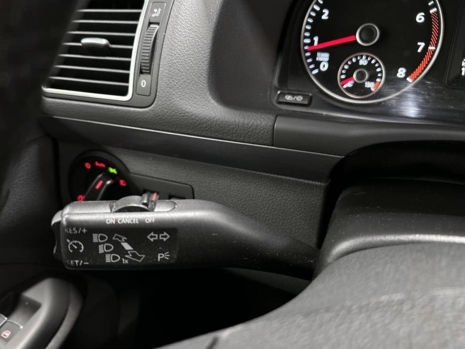 VOLKSWAGEN Touran 2014