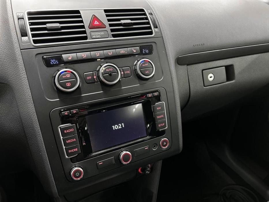 VOLKSWAGEN Touran 2014