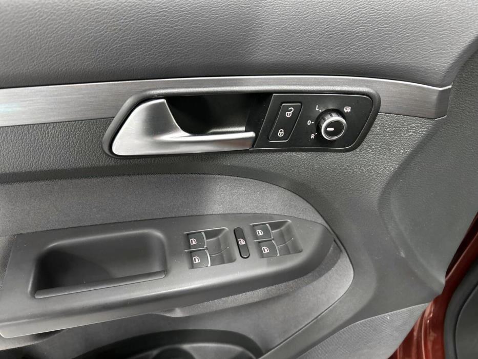 VOLKSWAGEN Touran 2014