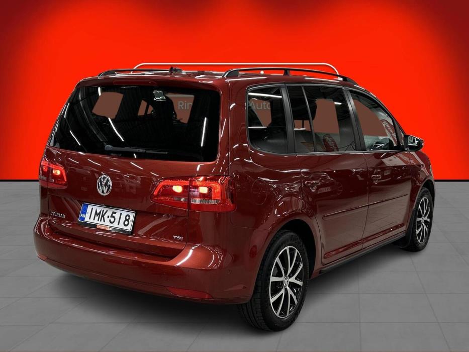 VOLKSWAGEN Touran 2014