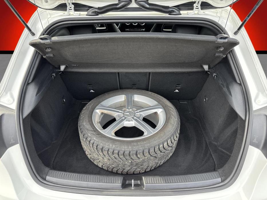 MERCEDES-BENZ A 2020