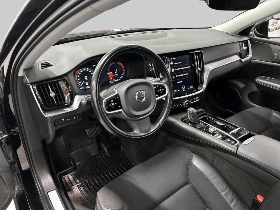 VOLVO V60 2020