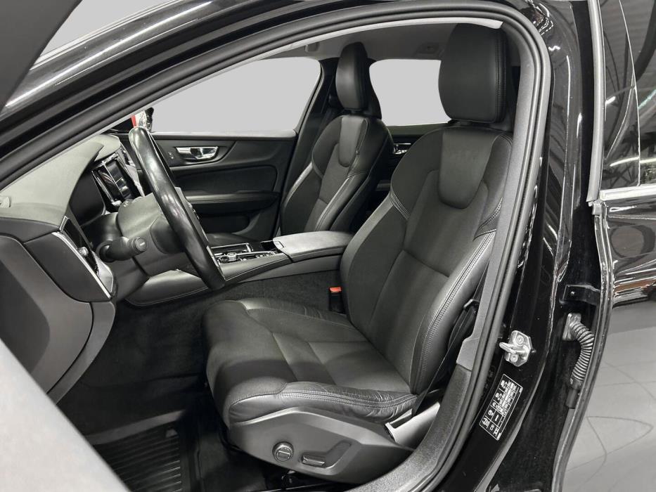 VOLVO V60 2020
