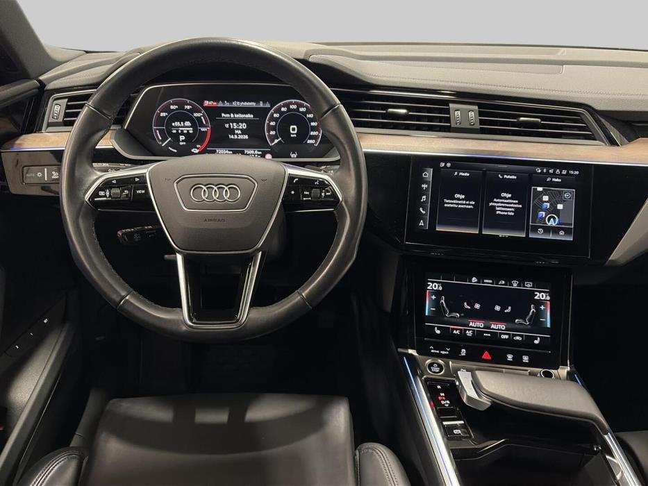 AUDI E-TRON 2022