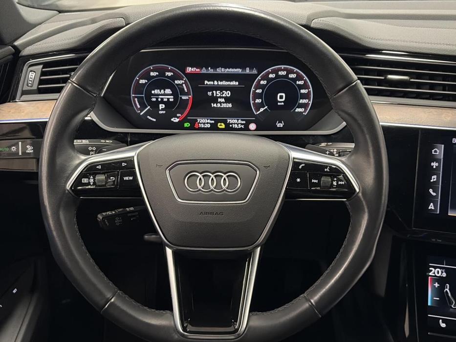 AUDI E-TRON 2022
