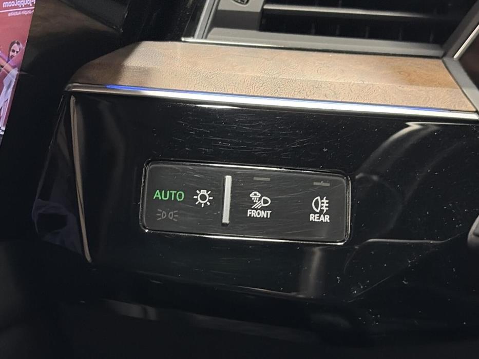 AUDI E-TRON 2022