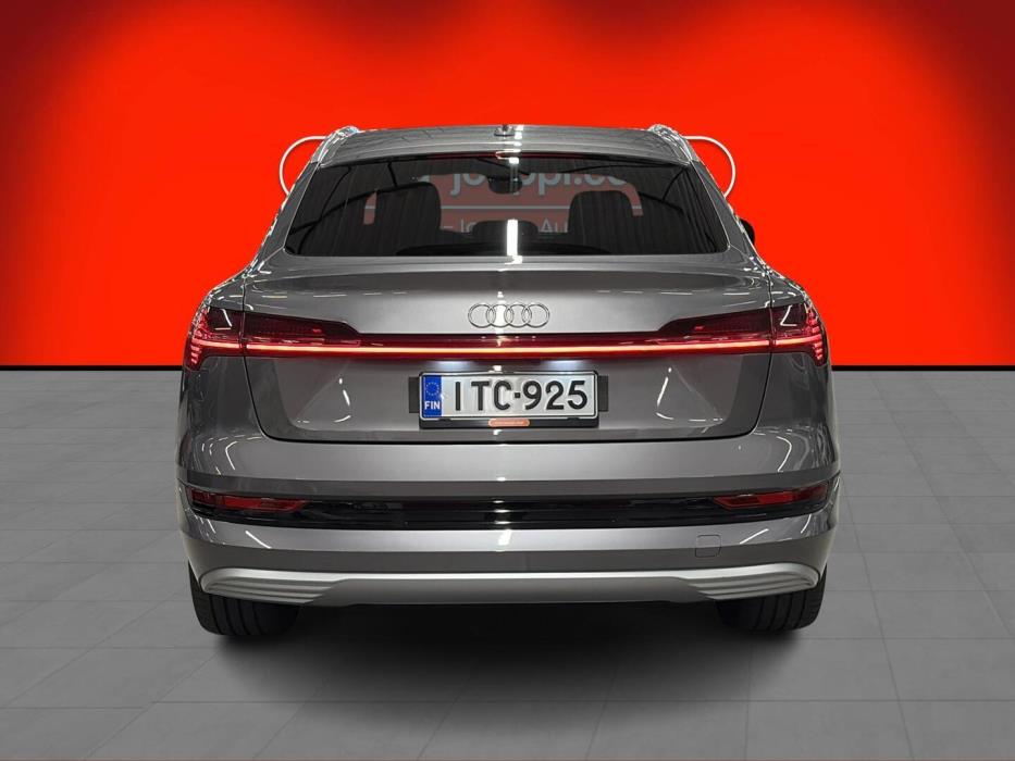 AUDI E-TRON 2022