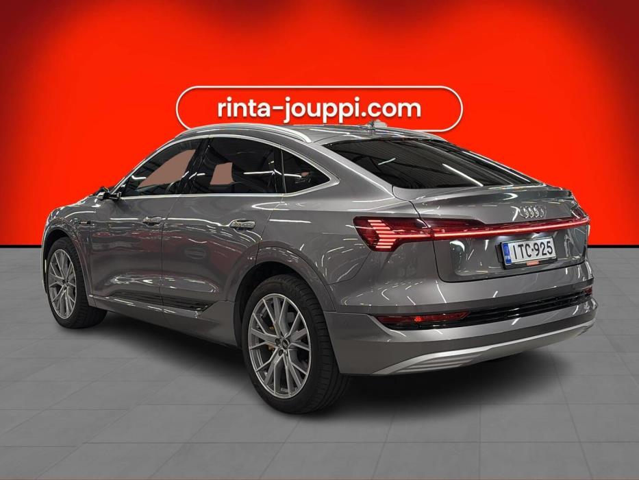 AUDI E-TRON 2022