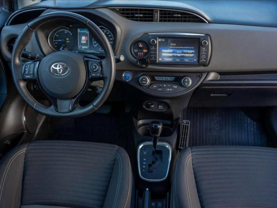 TOYOTA Yaris 2017