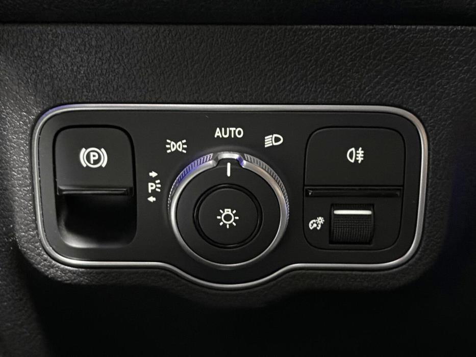 MERCEDES-BENZ EQB 2022