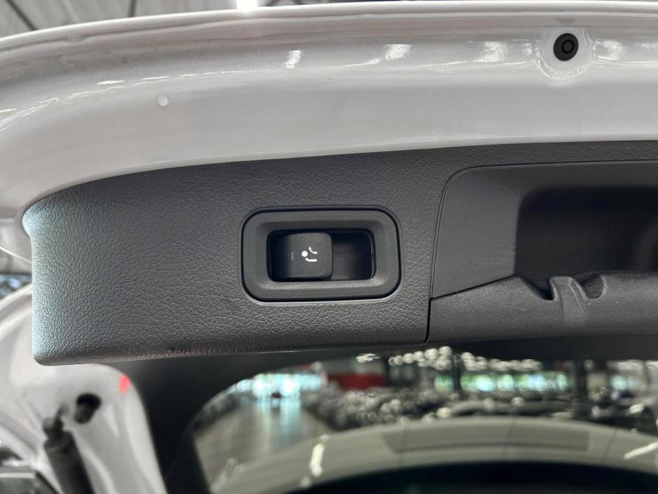 MERCEDES-BENZ EQA 2023