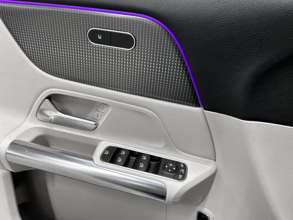 MERCEDES-BENZ EQA 2023