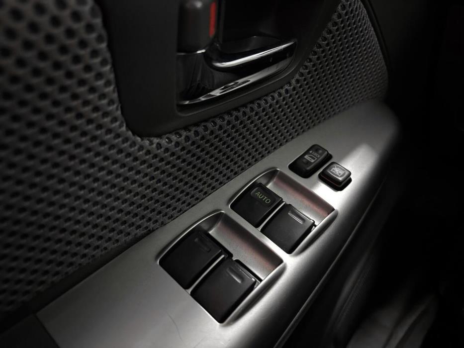 TOYOTA Hilux 2012
