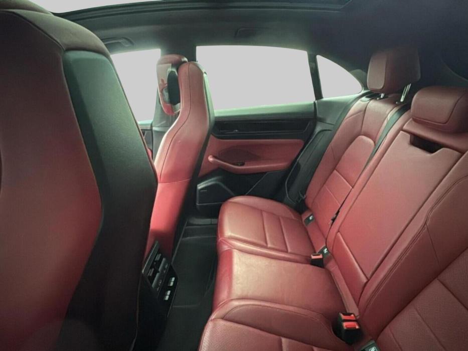 PORSCHE MACAN 2024