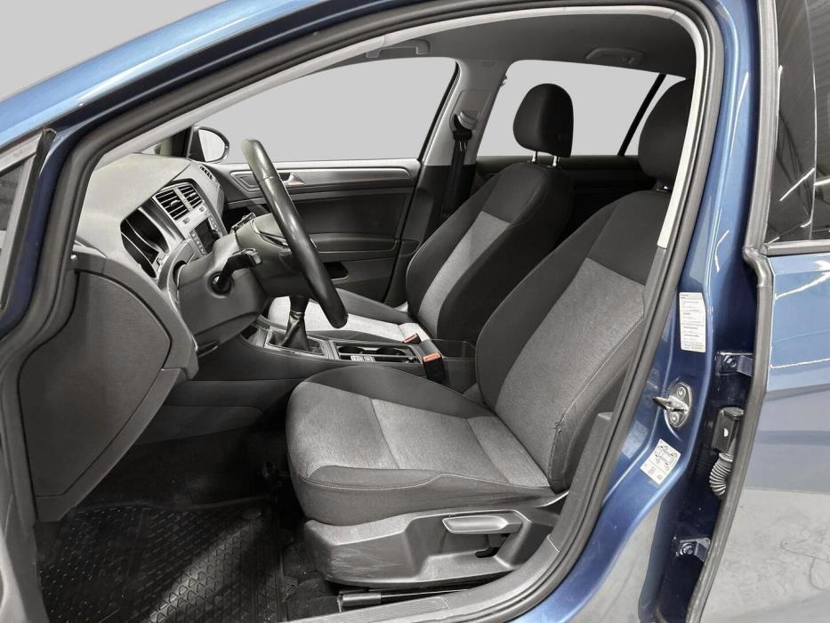 VOLKSWAGEN Golf 2012