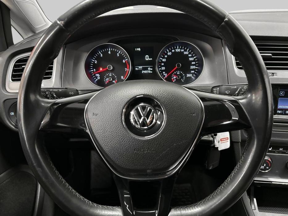 VOLKSWAGEN Golf 2012