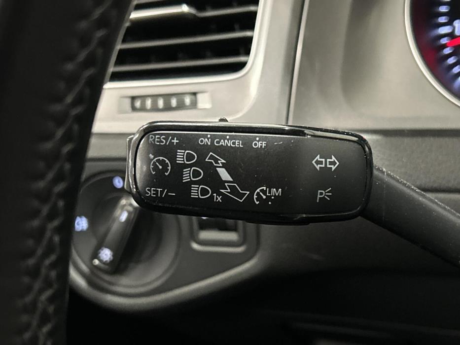 VOLKSWAGEN Golf 2012