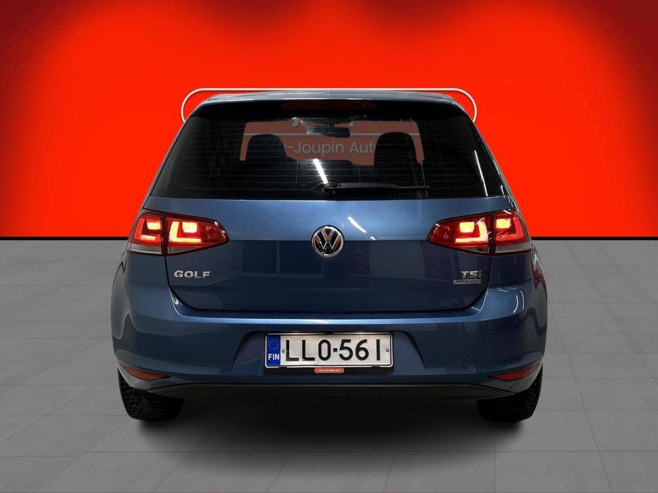 VOLKSWAGEN Golf 2012