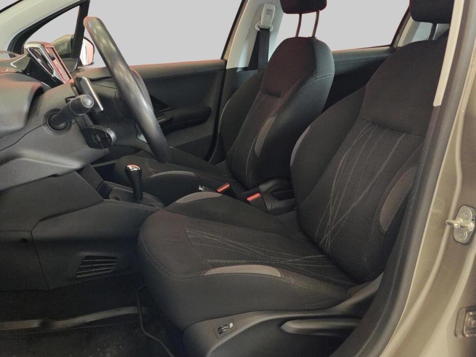 PEUGEOT 208 2013
