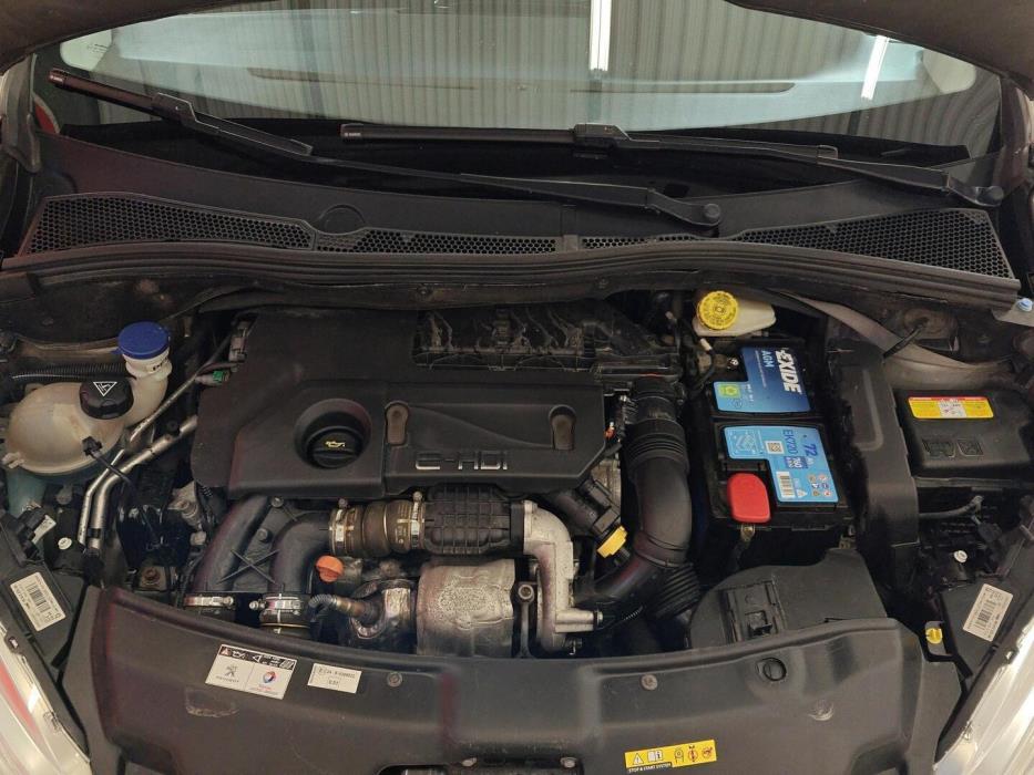 PEUGEOT 208 2013
