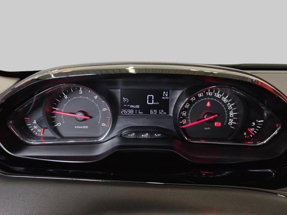PEUGEOT 208 2013