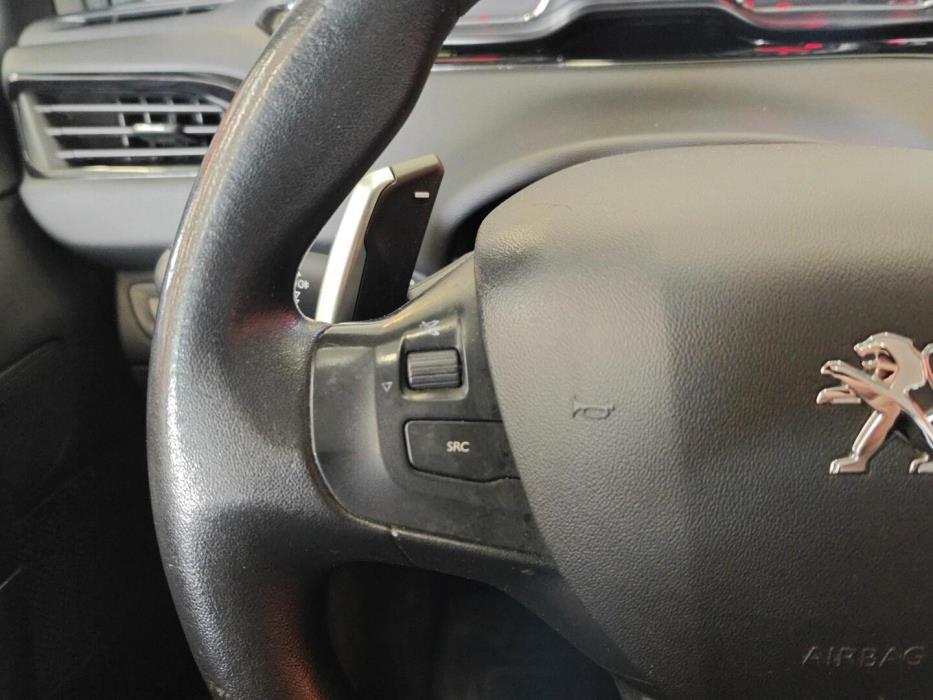 PEUGEOT 208 2013