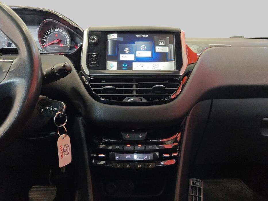 PEUGEOT 208 2013