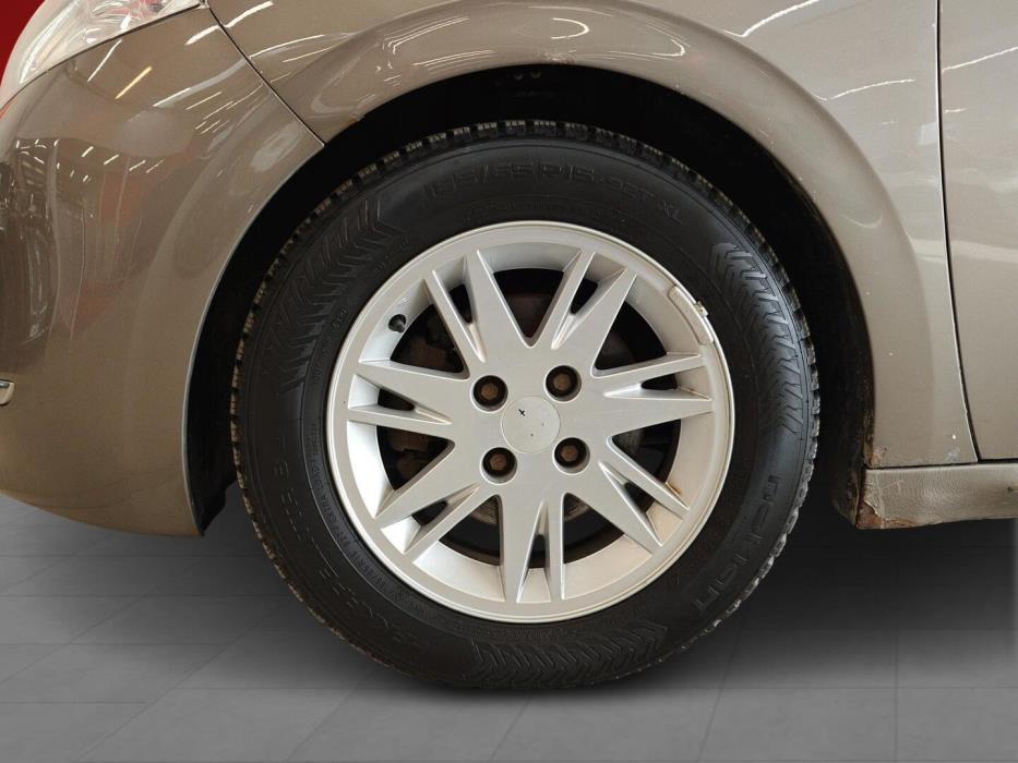 PEUGEOT 208 2013