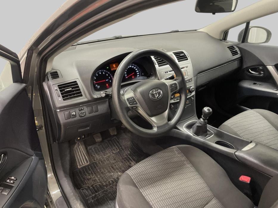 TOYOTA Avensis 2013