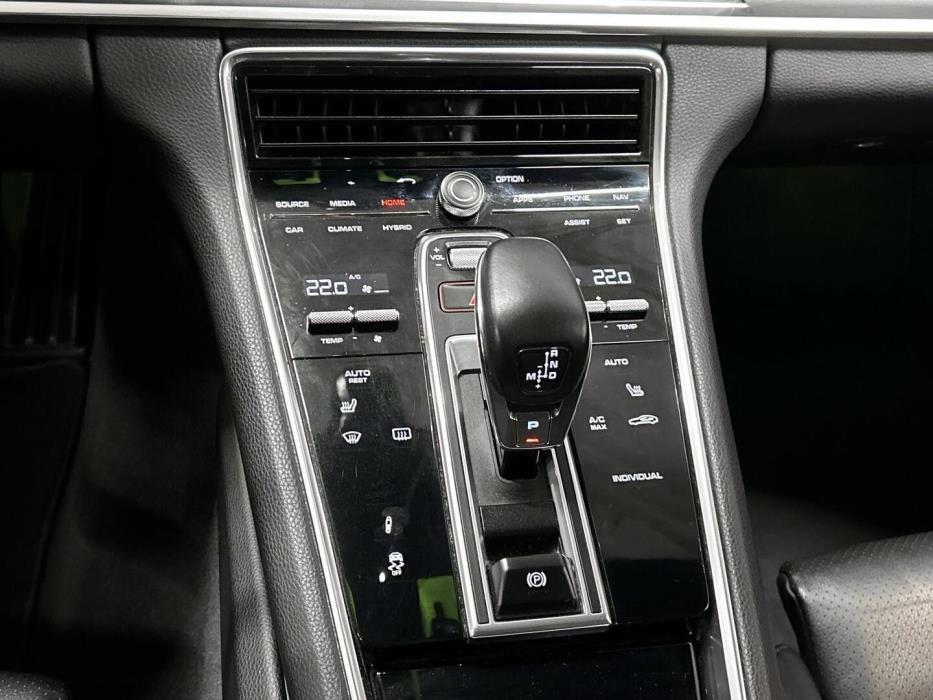 PORSCHE Panamera 2018