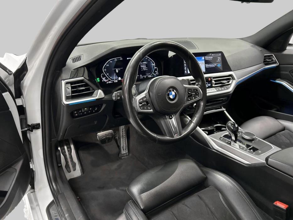 BMW 330 2019
