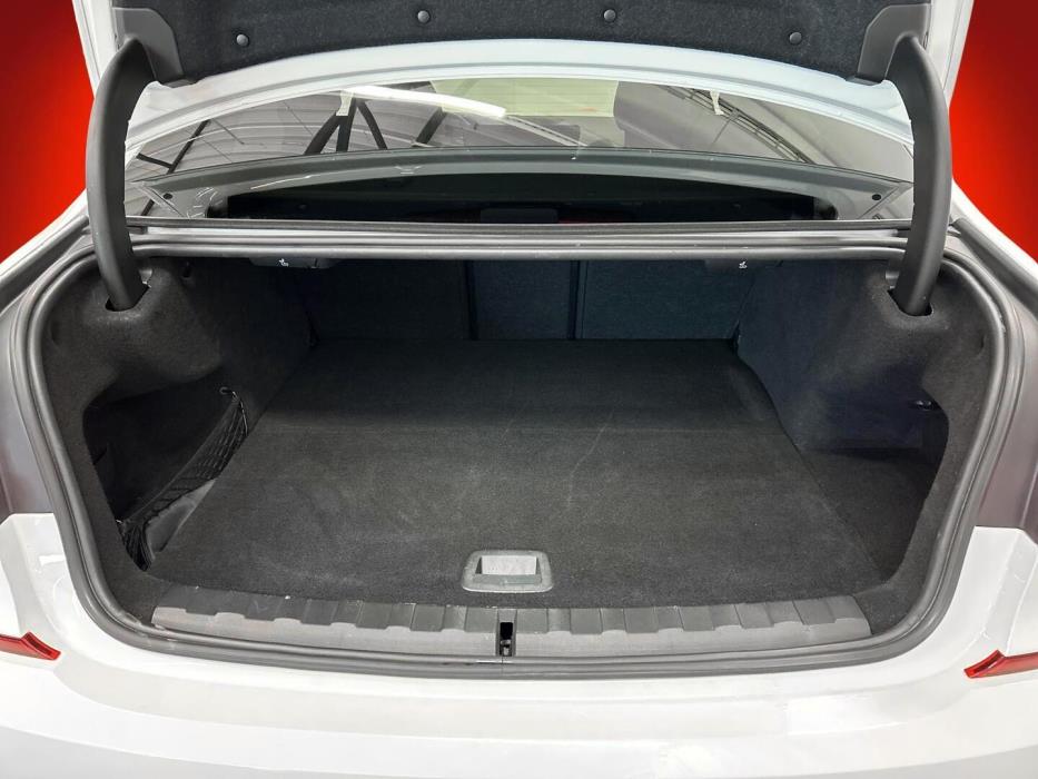 BMW 330 2019
