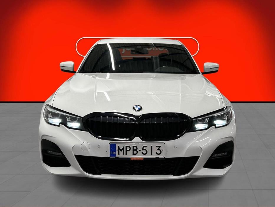 BMW 330 2019