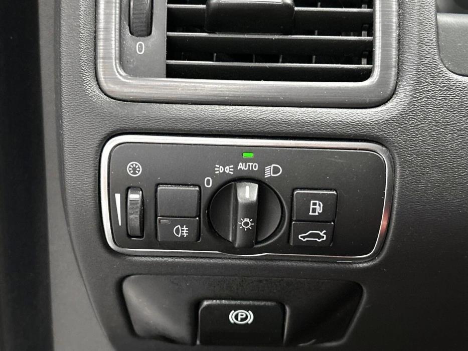 VOLVO XC70 2015