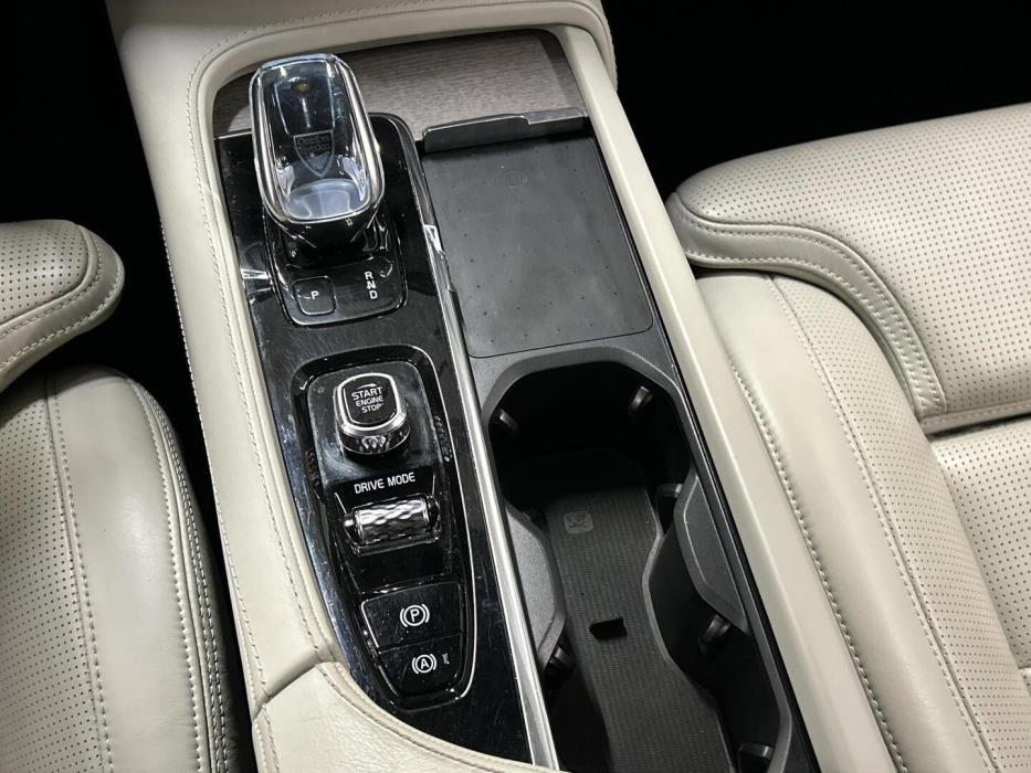 VOLVO XC90 2021