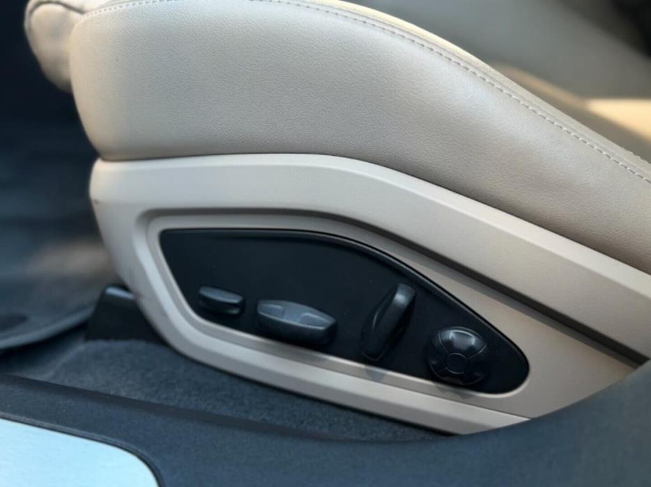 PORSCHE TAYCAN 2023