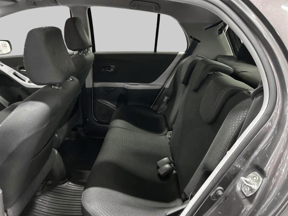 TOYOTA Yaris 2010