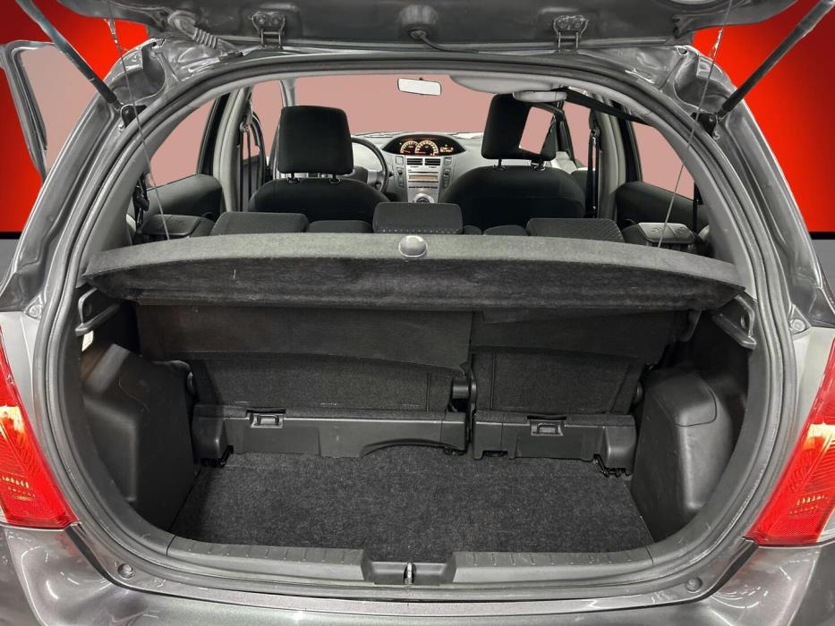 TOYOTA Yaris 2010